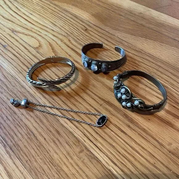 JEWELRY | bundle of 4 bracelets - Picture 1 of 16